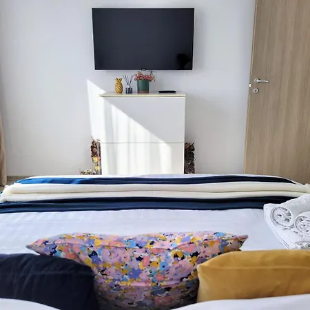 Stylish Escape, Fireplace, Sunset Views Apartament *