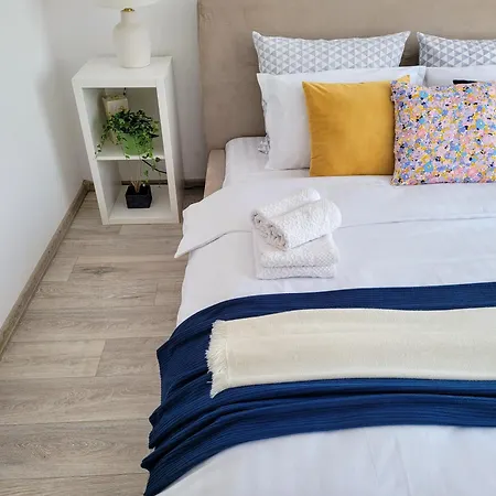 Stylish Escape, Fireplace, Sunset Views 公寓 布加勒斯特