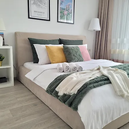 Stylish Escape, Fireplace, Sunset Views Apartment *