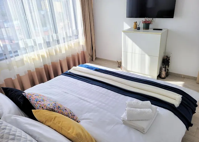 Stylish Escape, Fireplace, Sunset Views *