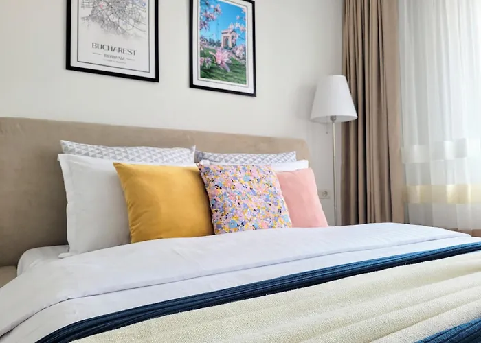 Stylish Escape, Fireplace, Sunset Views Apartament