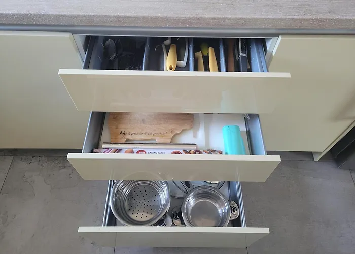 Stylish Escape, Fireplace, Sunset Views شقة