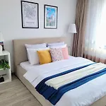 아파트 Stylish Escape, Fireplace, Sunset Views
