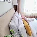 Stylish Escape, Fireplace, Sunset Views 아파트 *