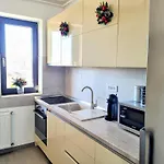 Stylish Escape, Fireplace, Sunset Views 부쿠레슈티