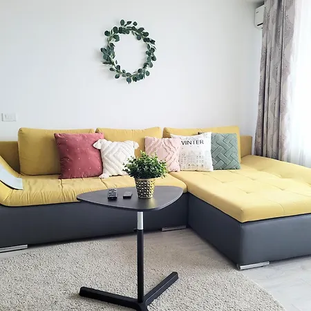 Stylish Escape, Fireplace, Sunset Views 아파트 부쿠레슈티