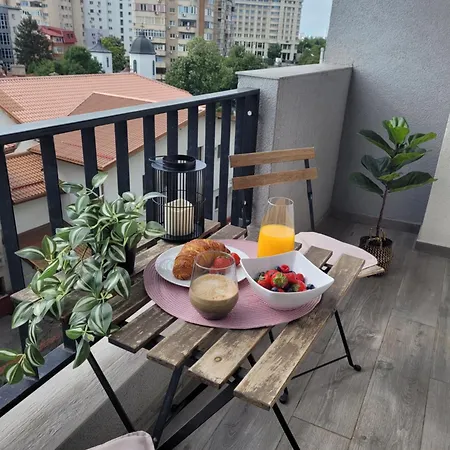 Stylish Escape, Fireplace, Sunset Views דירה *