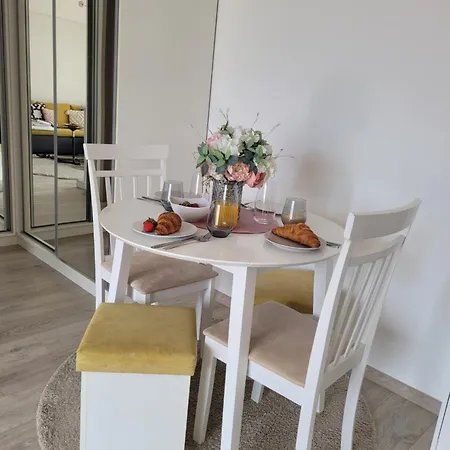 דירה Stylish Escape, Fireplace, Sunset Views בוקרשט