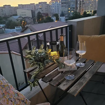 Stylish Escape, Fireplace, Sunset Views דירה