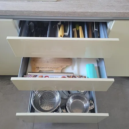 Stylish Escape, Fireplace, Sunset Views דירה